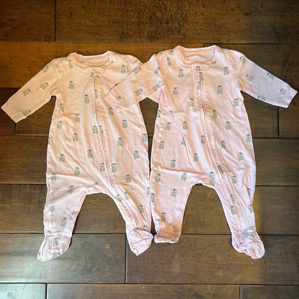 Twin Two Baby Gap 3-6M Pink Penguin Zip up Footie Pajamas